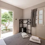 Aparthotel Rania Sea View 3*
