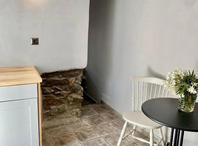 Aparthotel Rania Sea View 3*