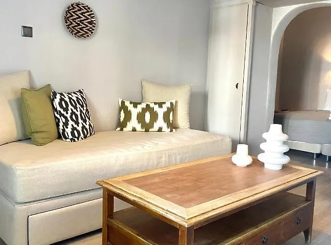 Aparthotel Rania Sea View 3*