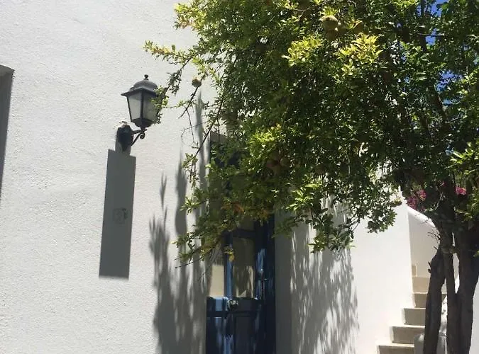 Aparthotel Rania Sea View 3*